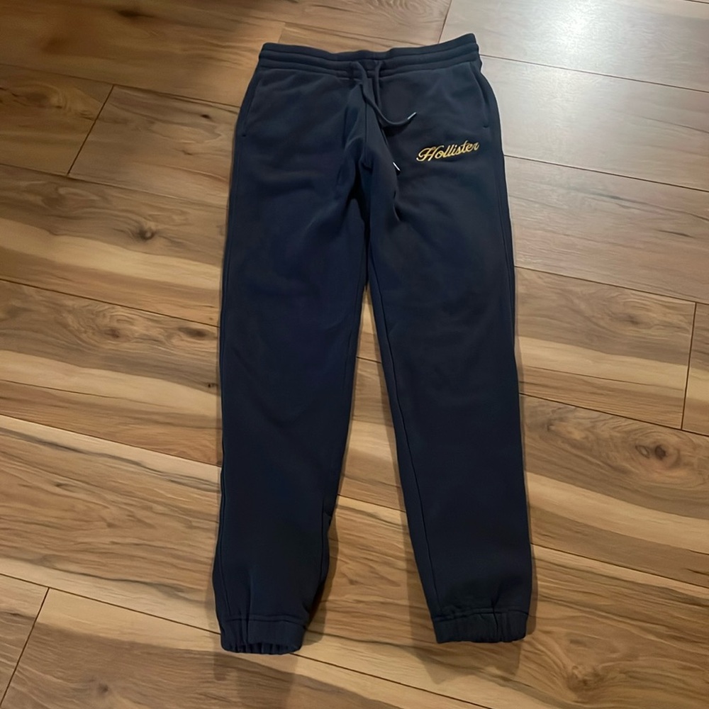 Hollister joggers size small